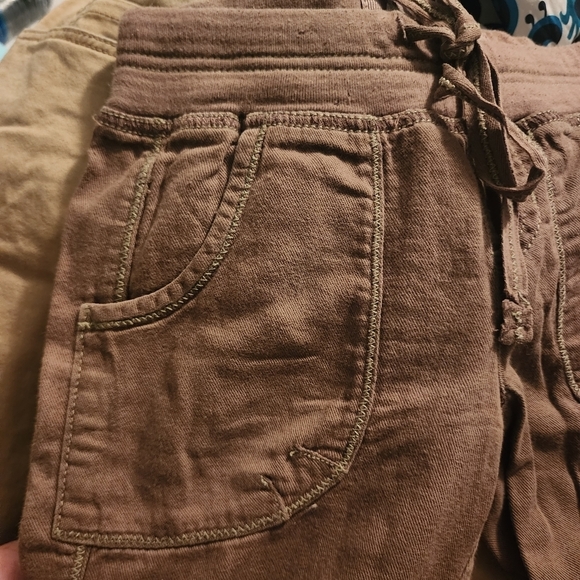 Abercrombie & Fitch Brown Cargo Shorts - Picture 3 of 10